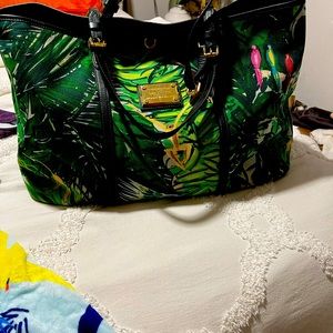 This tote is in really good used condition